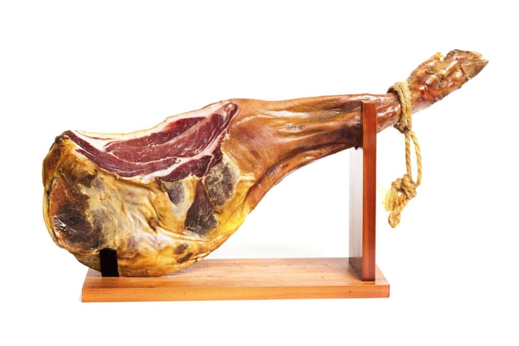 Jamón serrano – tradycyjna szynka dojrzewająca z Hiszpanii podawana jako tapas